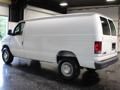 Used 2006 Ford E-350 and Econoline 350 Super Duty RWD image 5