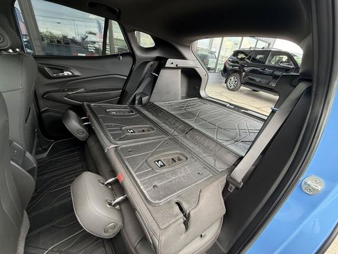 Used 2024 Chevrolet Trax RS w/ Sunroof Package FWD image 44