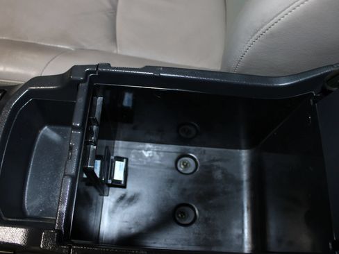 Used 2004 Toyota 4Runner Limited w/ Preferred Accessory Pkg RWD image 17