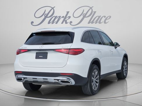 Used 2025 Mercedes-Benz GLC 300 4MATIC image 6