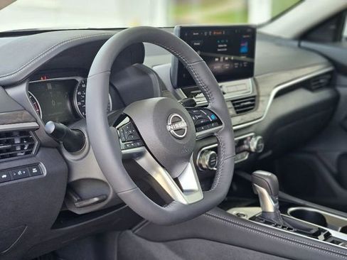 New 2025 Nissan Altima 2.5 SL image 9