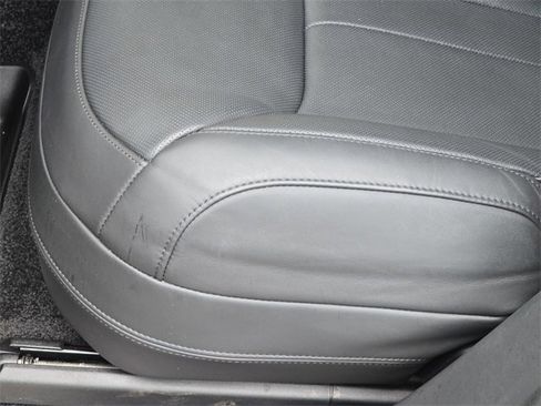 Used 2025 Land Rover Range Rover Long Wheelbase SE image 29