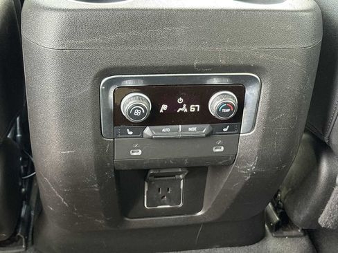 Used 2022 Chevrolet Suburban Premier AWD/4WD image 21