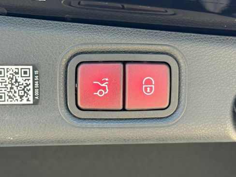 Used 2023 Mercedes-Benz E 450 4MATIC Sedan image 19