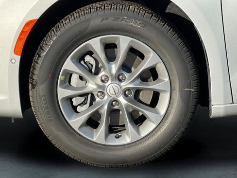 New 2026 Chrysler Pacifica Select image 26