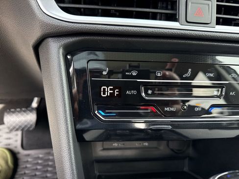 New 2025 Volkswagen Taos SE image 34