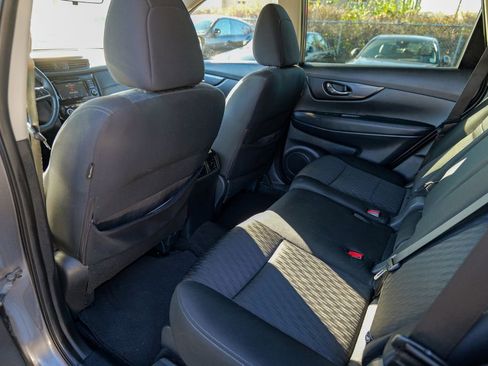 Used 2020 Nissan Rogue SV image 24