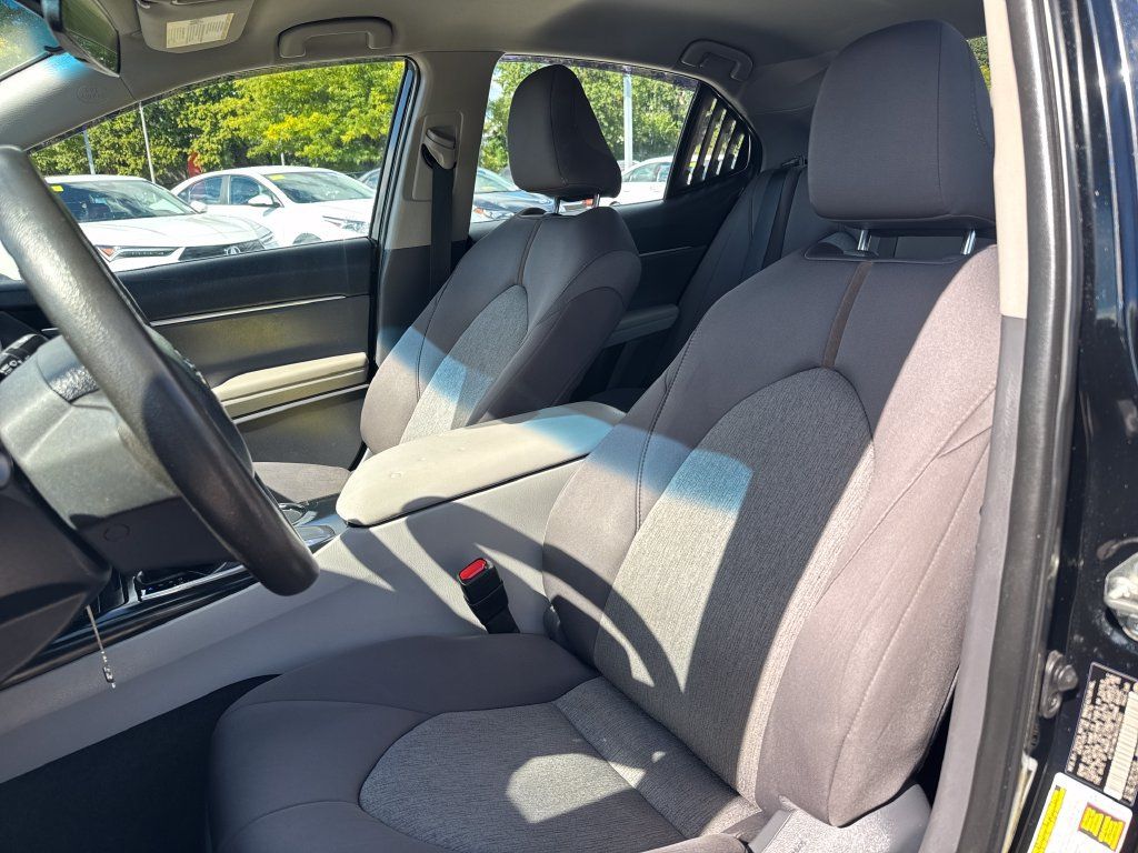 Used 2019 Toyota Camry LE FWD image 14