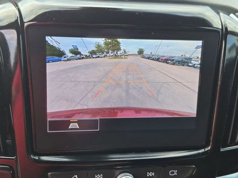 Used 2023 Chevrolet Traverse LT FWD image 17