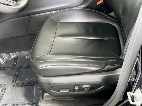 Used 2023 Jeep Grand Cherokee Limited w/ Black Appearance Package image 19