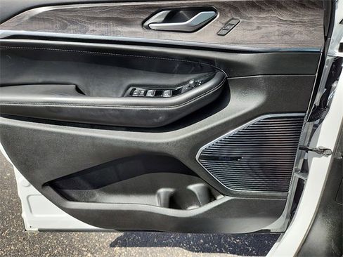 Used 2023 Jeep Grand Cherokee L Overland image 12