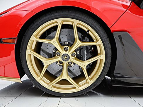 Used 2025 Lamborghini Revuelto AWD/4WD image 45