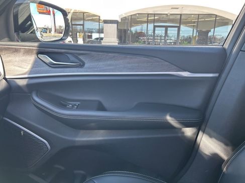 New 2026 Jeep Grand Cherokee Limited RWD image 12