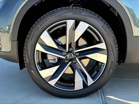 New 2026 Volvo XC40 B4 Plus w/ Protection Package Premier image 21