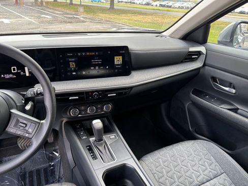 Used 2025 Nissan Kicks SV image 30