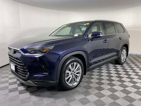 Used 2024 Toyota Grand Highlander AWD image 4