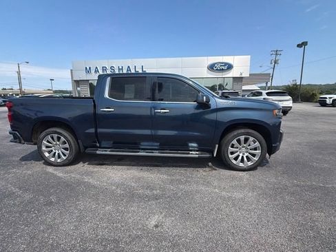 Used 2019 Chevrolet Silverado 1500 High Country w/ Technology Package AWD/4WD image 2