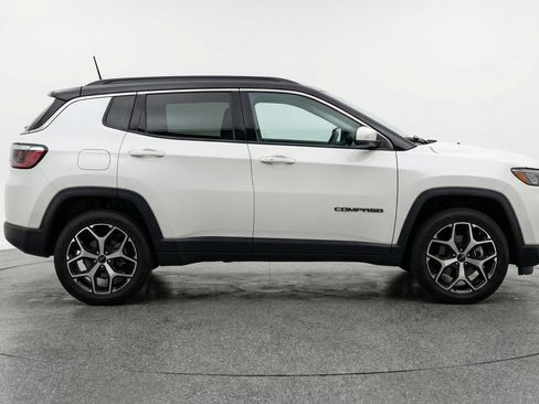 Used 2025 Jeep Compass Limited image 11