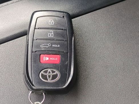 Certified 2024 Toyota Highlander XLE AWD/4WD image 29