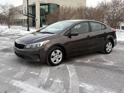 Used 2017 Kia Forte LX image 3