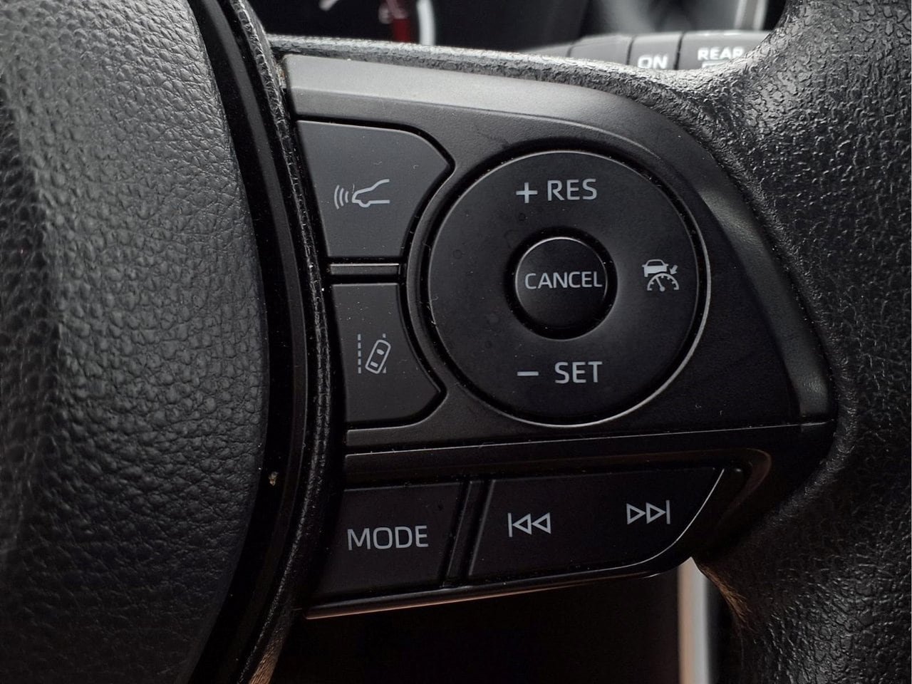 Used 2025 Toyota RAV4 XLE AWD/4WD image 23