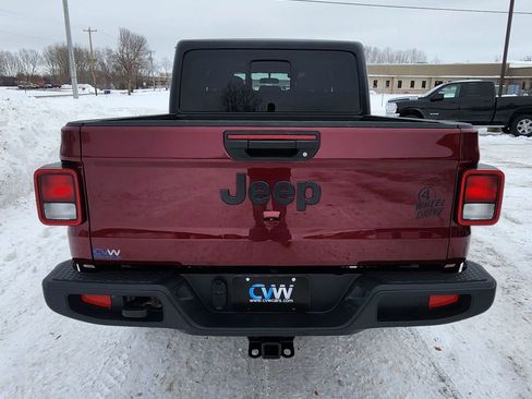 Used 2022 Jeep Gladiator Sport image 11