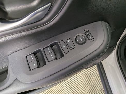 Used 2024 Honda HR-V LX image 13