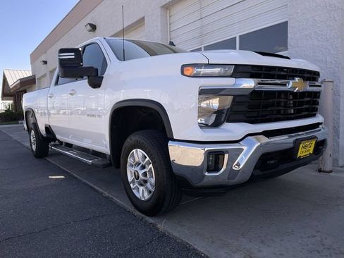 Used 2025 Chevrolet Silverado 2500 LT w/ Convenience Package AWD/4WD image 10