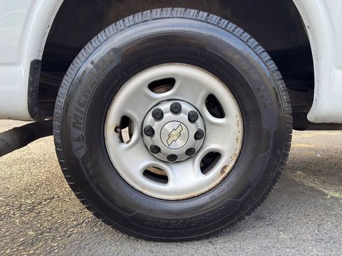 Used 2021 Chevrolet Express 2500 RWD image 10