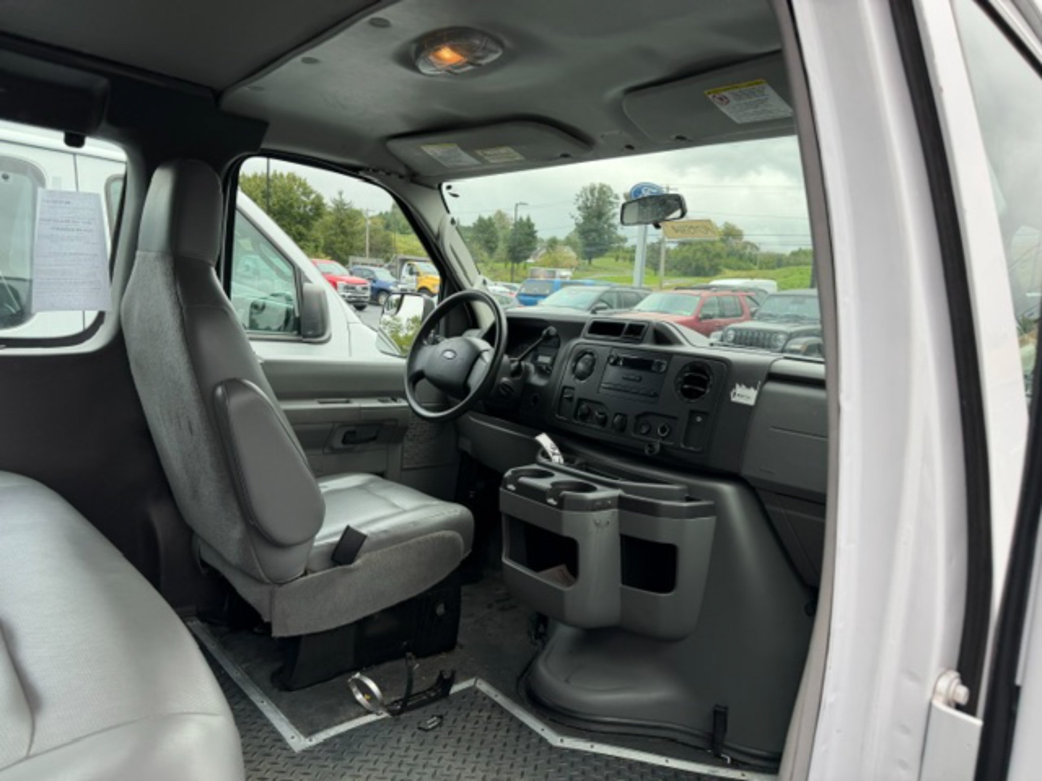 Used 2013 Ford E-250 and Econoline 250 w/ PWR Group RWD image 5