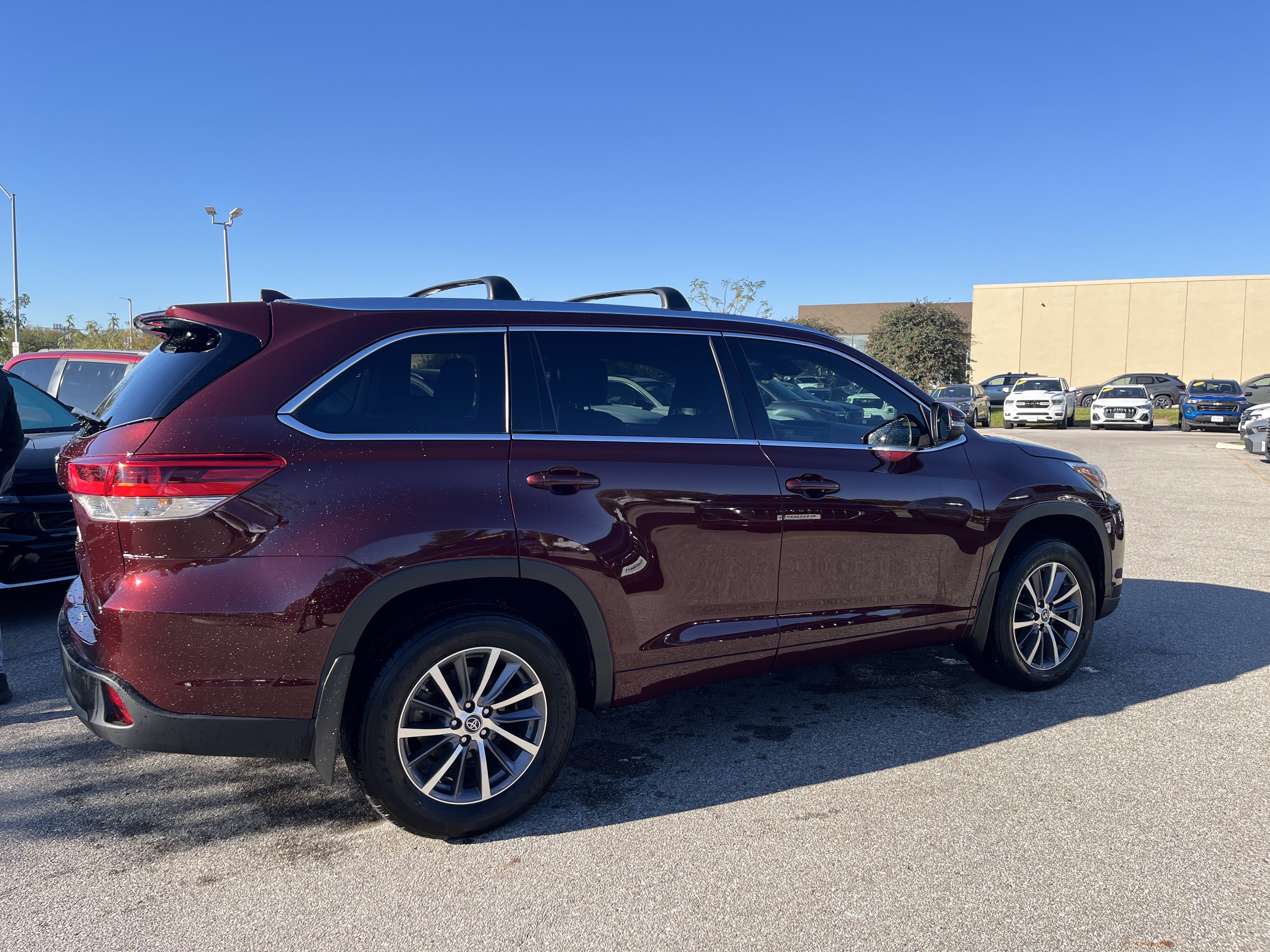 Used 2018 Toyota Highlander XLE FWD image 4