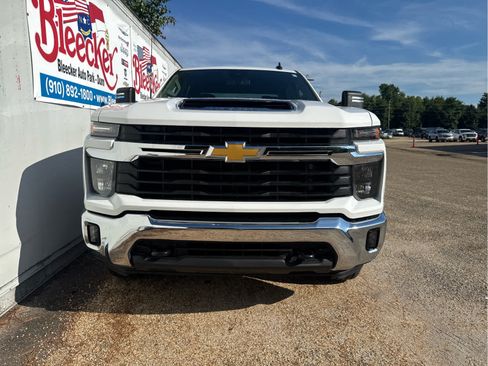Used 2025 Chevrolet Silverado 2500 LT w/ Convenience Package AWD/4WD image 5