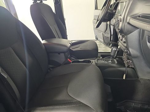 Used 2018 Jeep Wrangler Unlimited Sport S AWD/4WD image 31