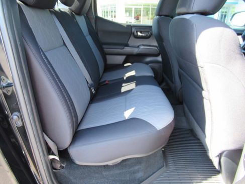 Used 2022 Toyota Tacoma TRD Sport w/ Technology Package RWD image 30