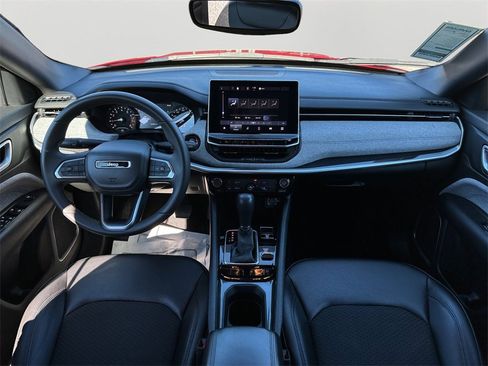 Used 2024 Jeep Compass Latitude image 17