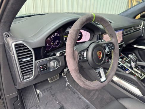 Used 2021 Porsche Cayenne Turbo S AWD/4WD image 14
