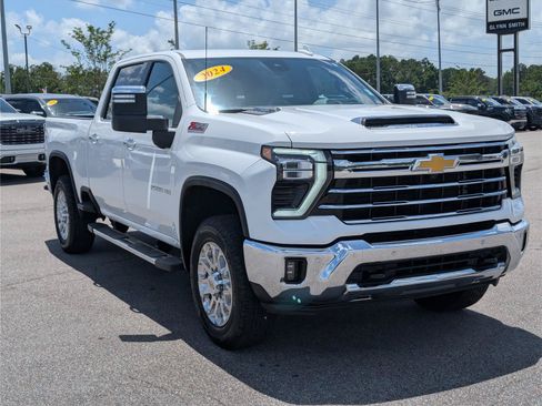 Used 2024 Chevrolet Silverado 2500 LTZ w/ LTZ Premium Package AWD/4WD image 3