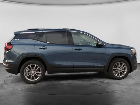 Used 2024 GMC Terrain SLT AWD/4WD image 11