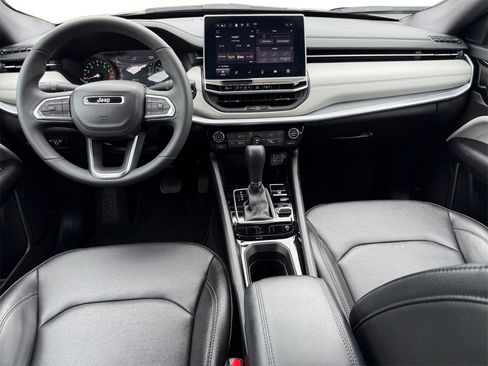 Used 2024 Jeep Compass Limited image 10