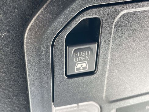 Used 2025 Toyota 4Runner SR5 AWD/4WD image 21