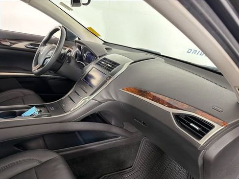 Used 2013 Lincoln MKZ image 17