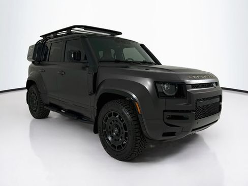 Used 2025 Land Rover Defender 110 AWD/4WD image 7