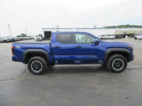 Used 2024 Toyota Tacoma TRD Off-Road AWD/4WD image 5