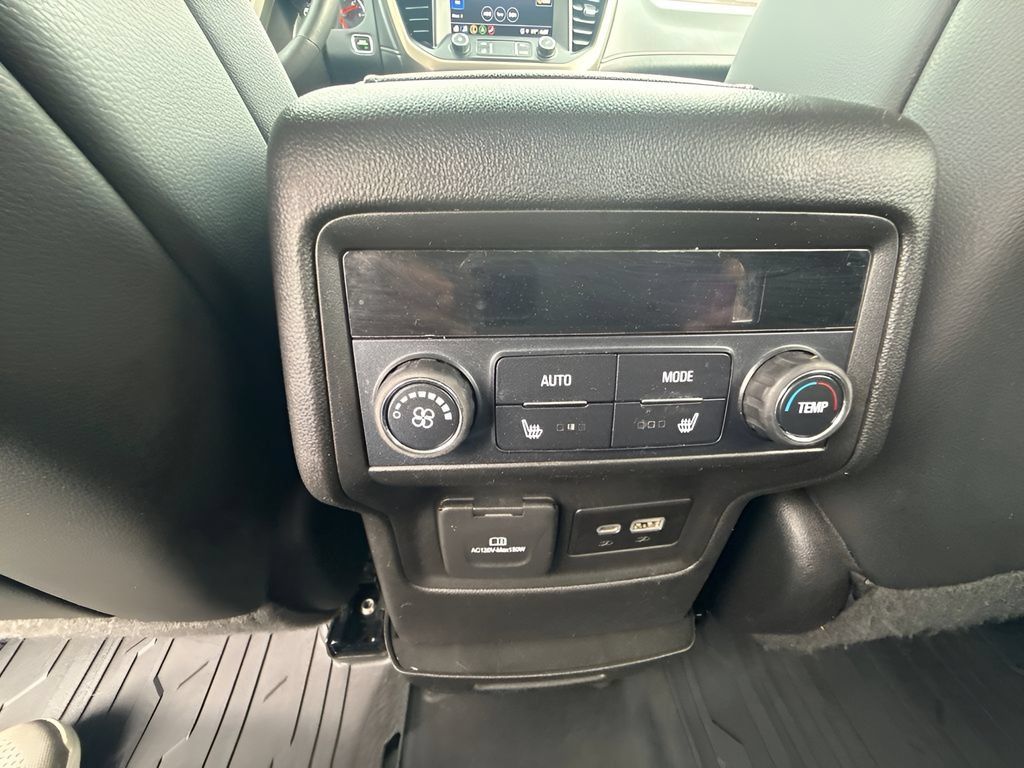 Used 2021 GMC Acadia Denali w/ Denali Technology Package FWD image 8