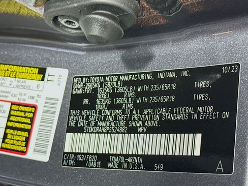 Used 2023 Toyota Highlander L FWD image 40
