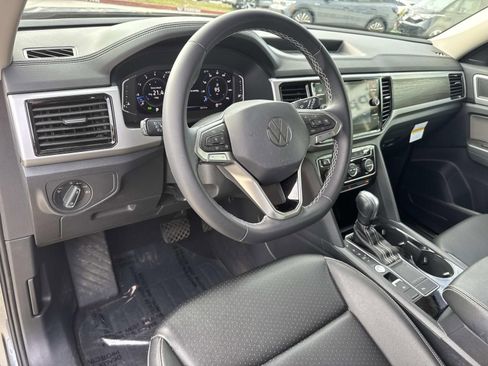 Used 2023 Volkswagen Atlas SE w/ Black Wheel Package image 18