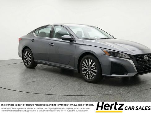 Used 2025 Nissan Altima 2.5 SV image 1