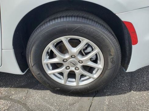 Used 2025 Chrysler Pacifica Select FWD image 29