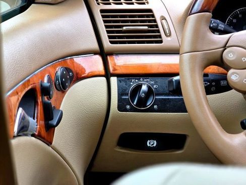 Used 2009 Mercedes-Benz E 350 4MATIC Wagon image 16