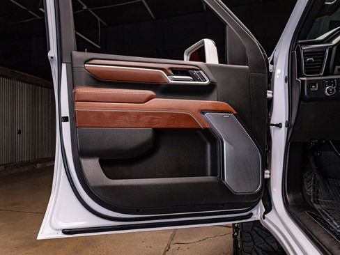 Used 2025 GMC Sierra 3500 Denali Ultimate image 34